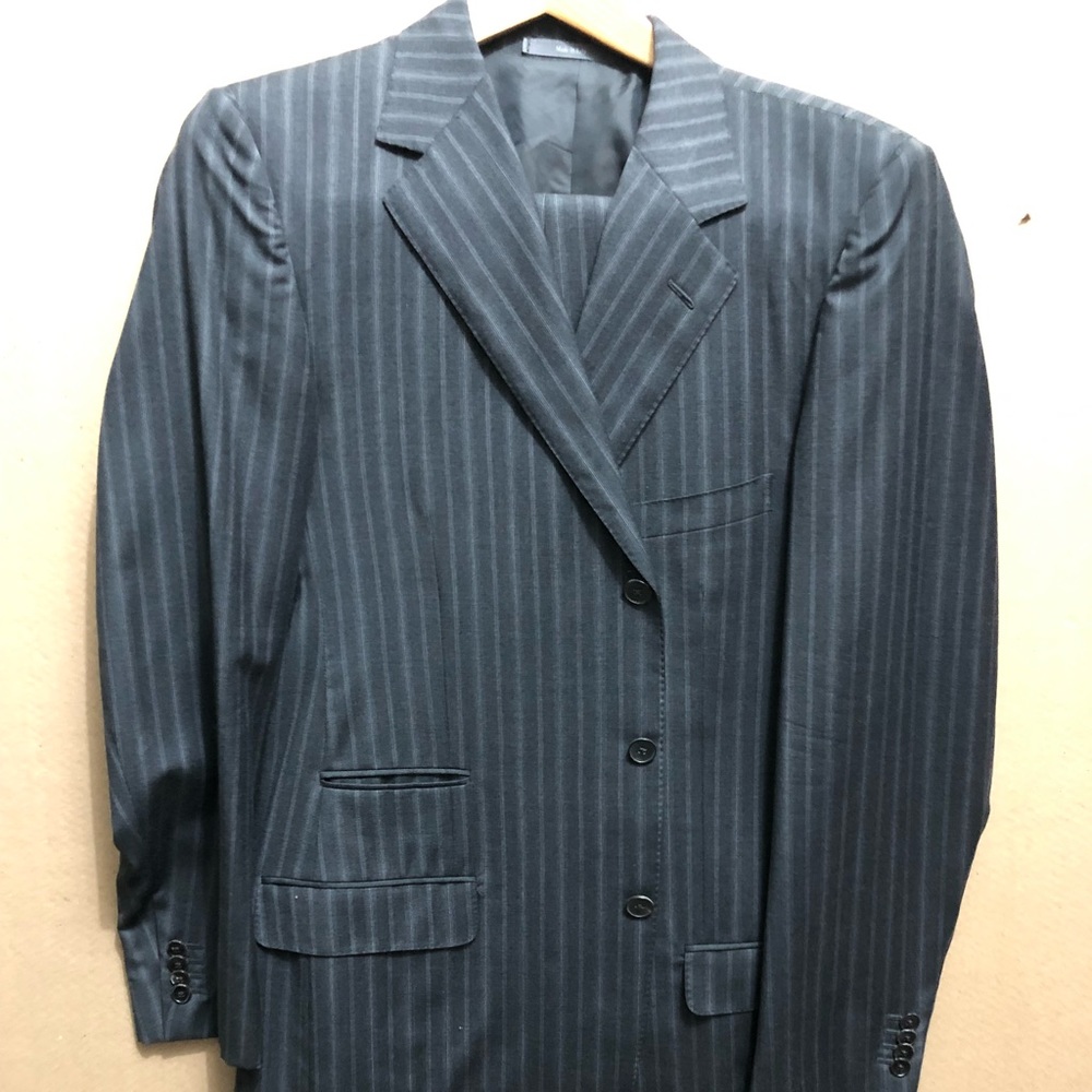 Men’s Gucci suit